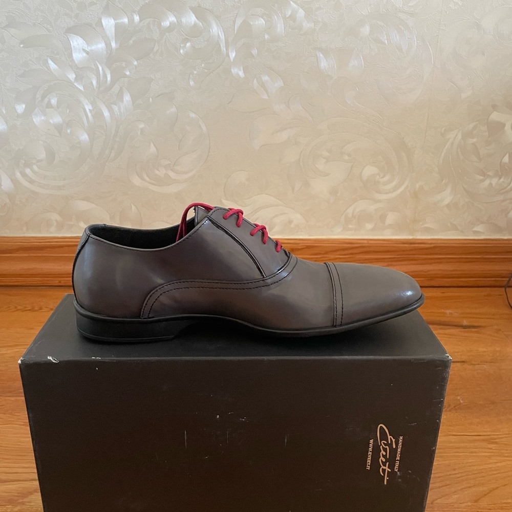 Men’s dress shoes from Eveet. Made in Italy Brand new in original box